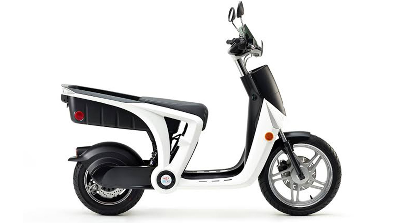 Mahindra-GenZe-E-scooter side view