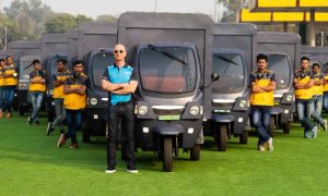 Jeff Bezos Amazon India e-autorickshaw