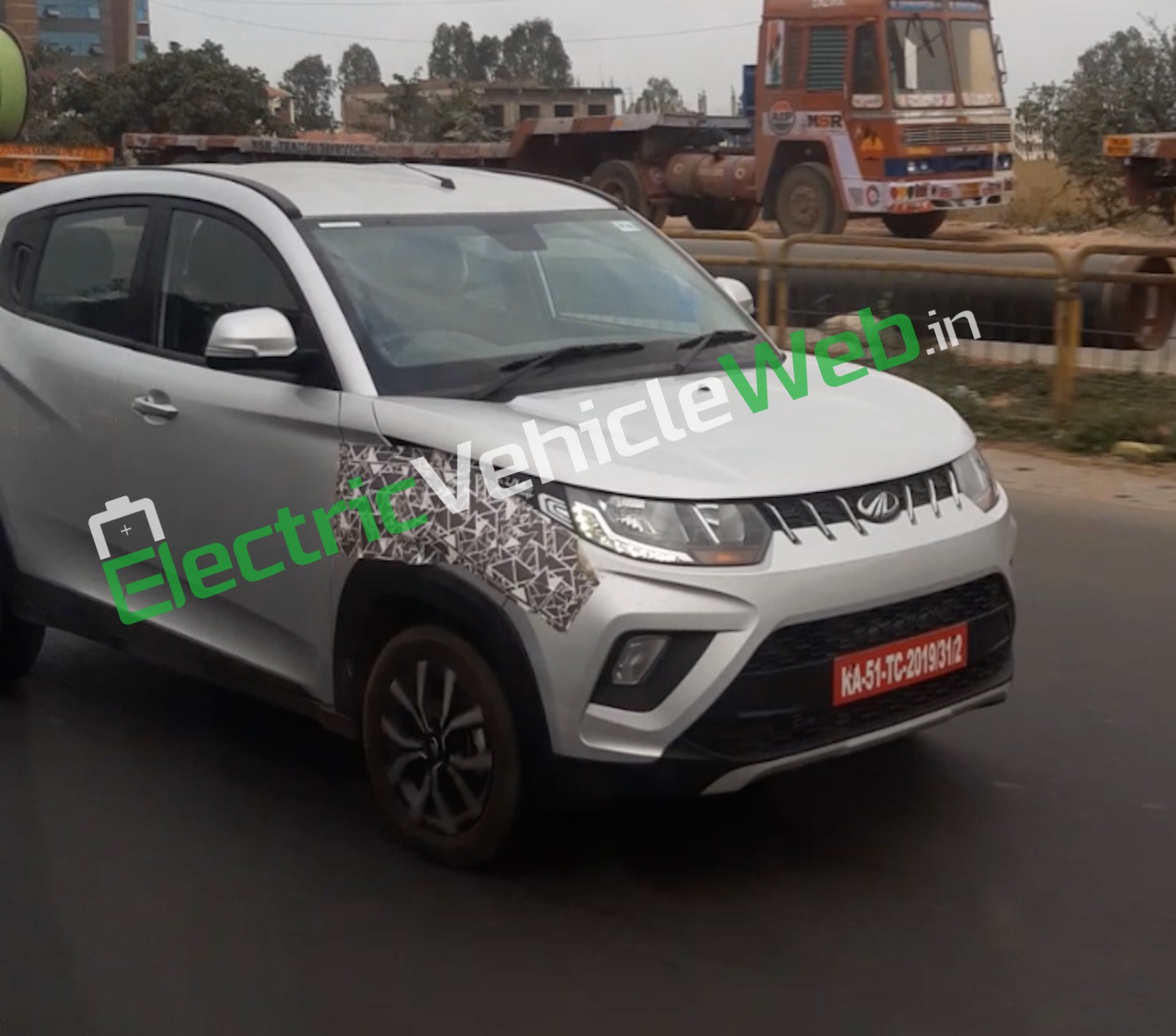 Mahindra KUV100 electric 9 lakh price spotted testing