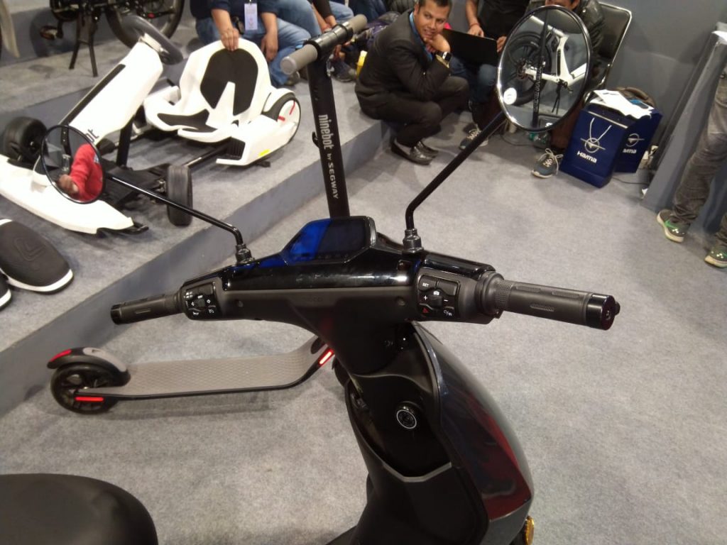 Bird ES1+ electric scooter handlebar and cockpit