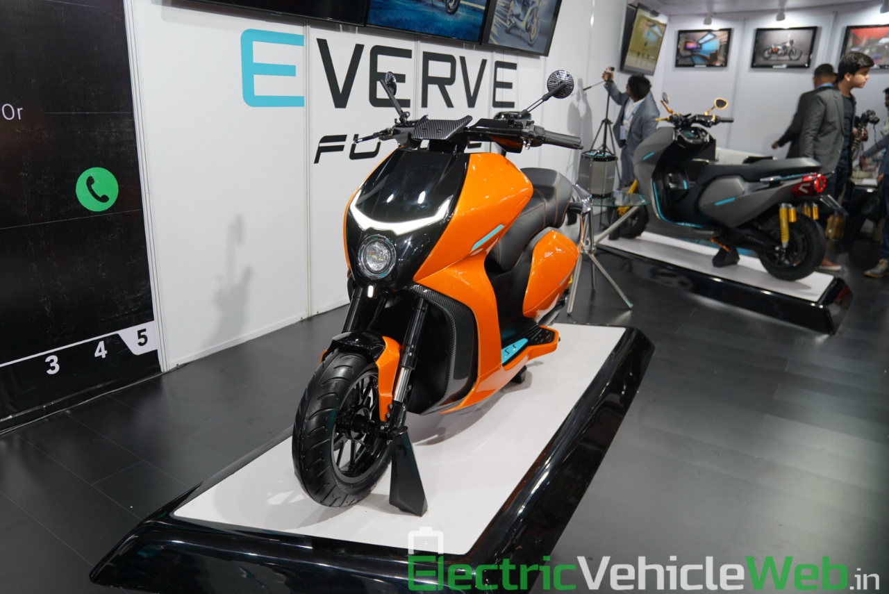 Everve Motors Electric Scooter front three quarter view 2 - Auto Expo 2020 Live