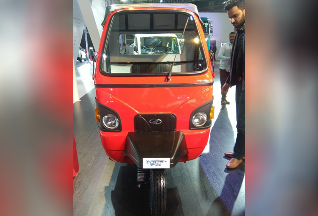 Mahindra e-ALFA mini front view 1 - Auto Expo 2020