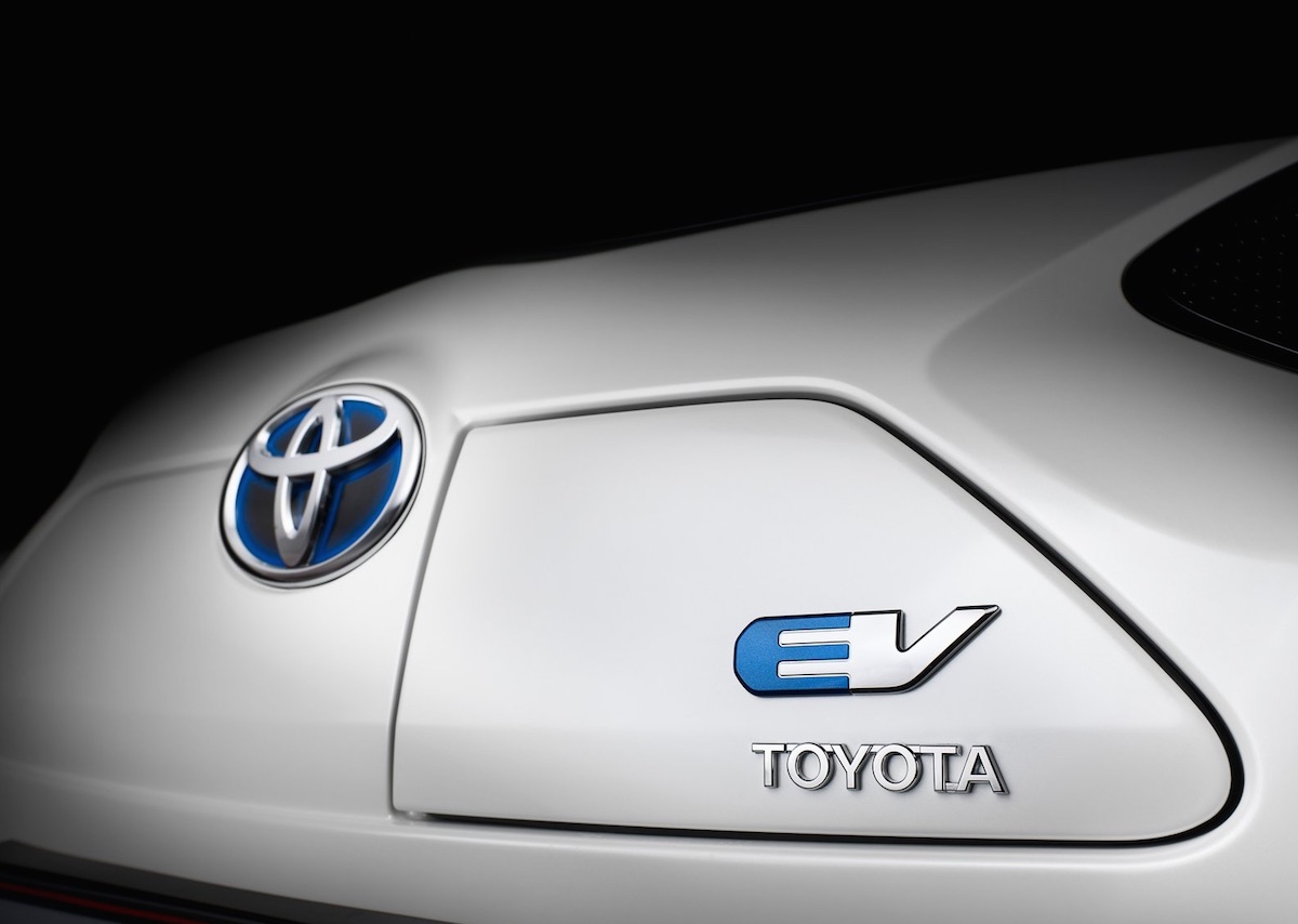 Toyota iQ EV badge