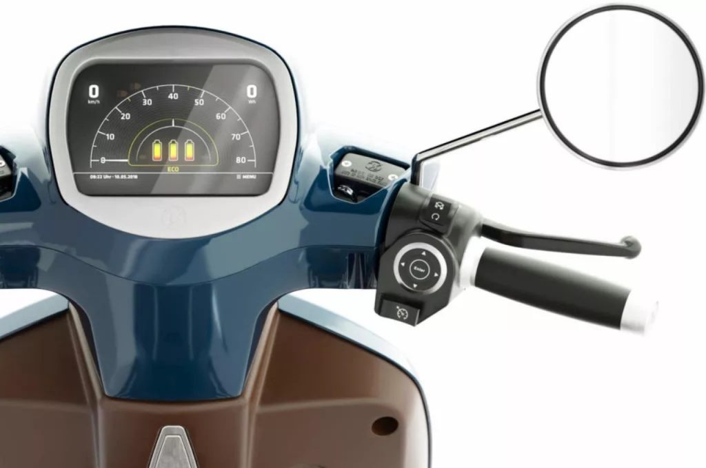 Kumpan Electric 54 Inspire electric scooter touchscreen display