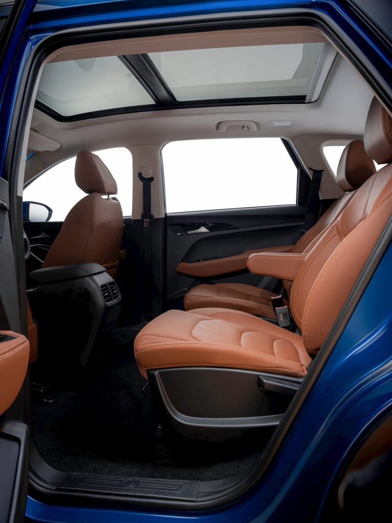 MG Hector Plus 6-seater interior legroom comfort image