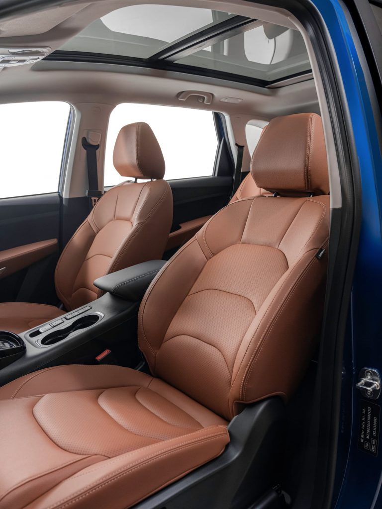 MG Hector Plus 6-seater second row captain chair image