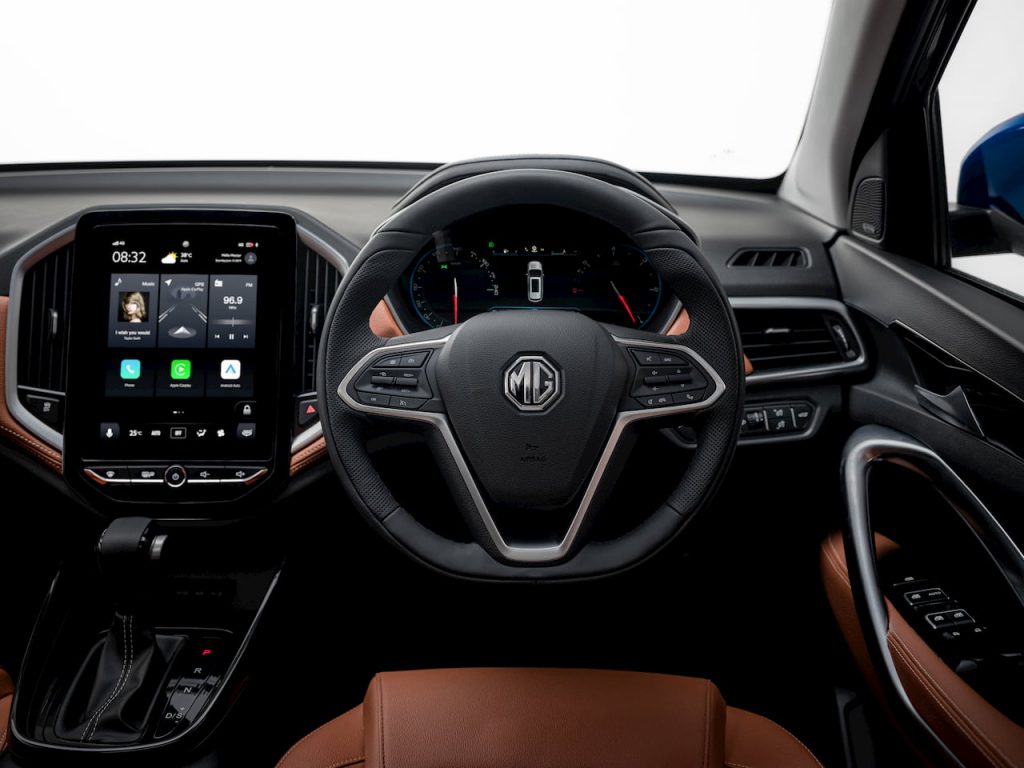 MG Hector Plus 6-seater steering wheel interior image