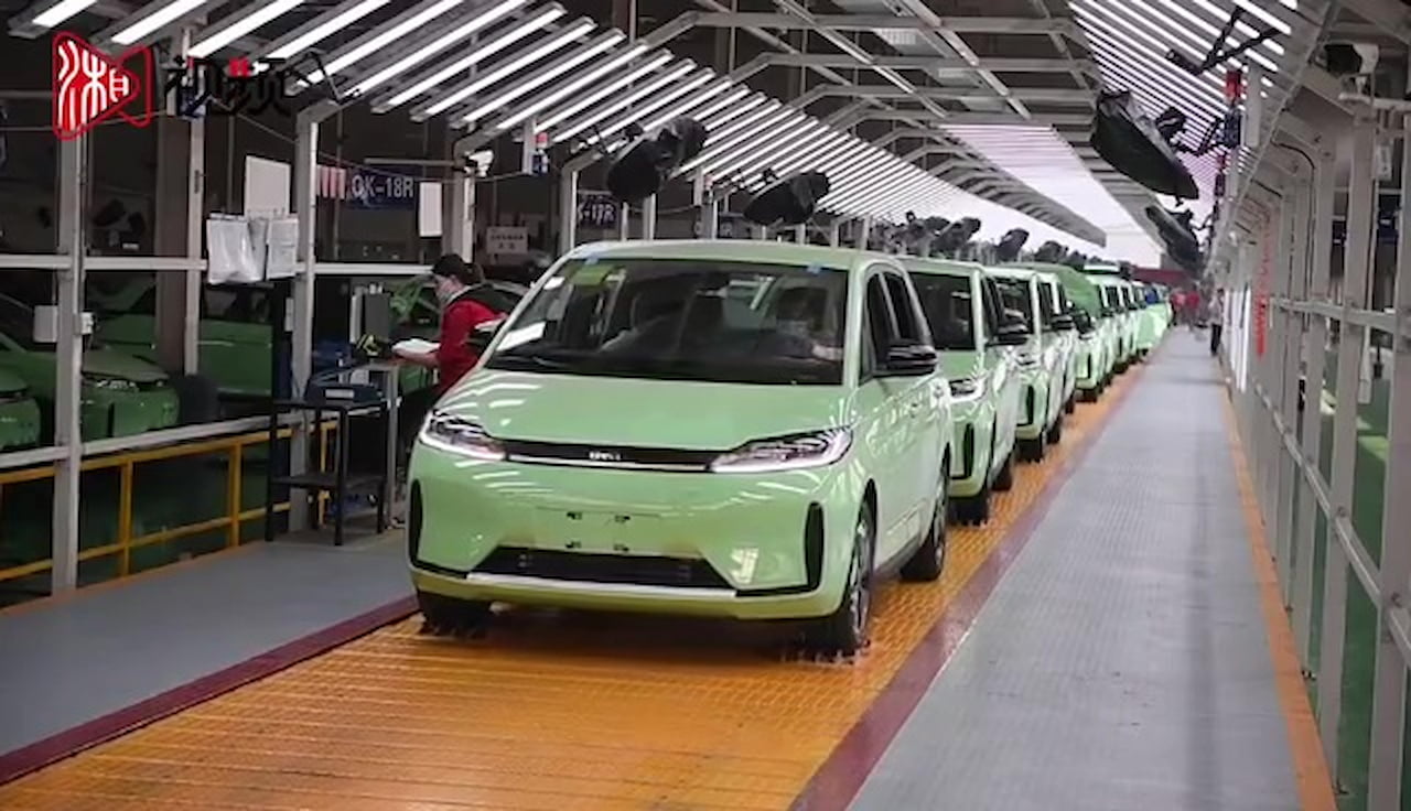 BYD D1 DiDi front three quarters production line
