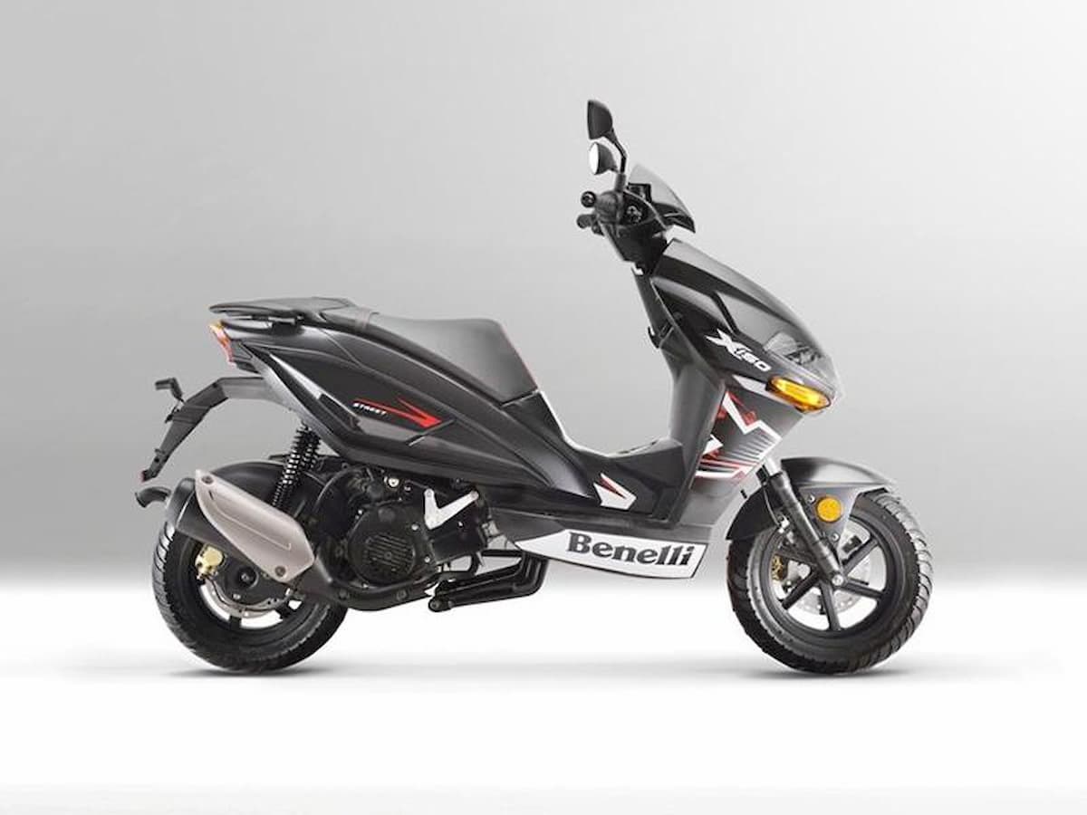 Benelli X150 scooter