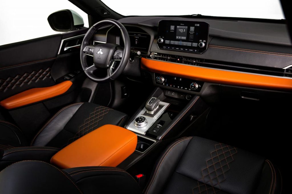 2022 Mitsubishi Outlander interior