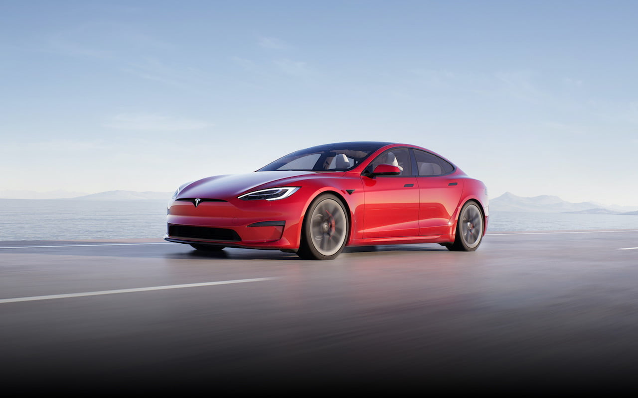 2021 Tesla Model S facelift front quarters 2022