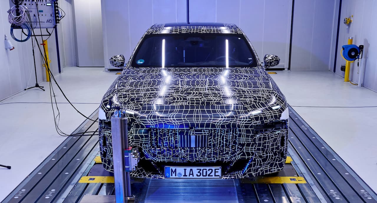 BMW i7 front acoustic testing front